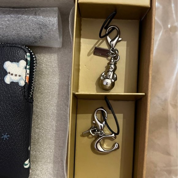 Coach C7401 Corner Zip Wristlet With Snowman Print NIB PRICE FIRM - Picture 3 of 5